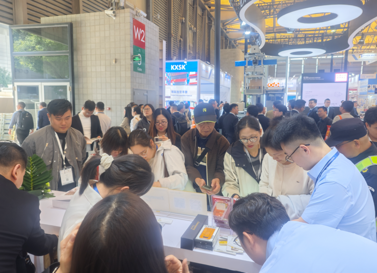 中揚立庫亮相CeMAT ASIA 2025首日：展位人氣爆棚，智能倉儲方案引行業聚焦